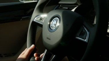 adam sürücü araba şehir Road gün zaman