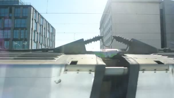 Över Byggnader Genom Tågfönstret Concept Tåg — Stockvideo