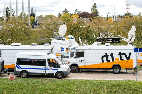 Camión Tv con antena parabólica satélite frm N24 canal — Foto de Stock