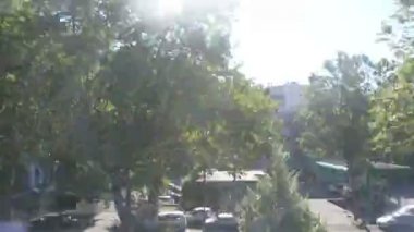 Bina tren penceresinden görünümü. tren ile seyahat eden konsept 