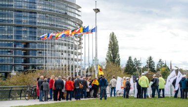 Fransa Cumhurbaşkanı resmi ziyaret protestocular buralistes tobac ile