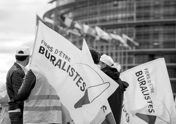 Tobacconists buralistes people protesting European Parliament Fr — Stock Photo, Image