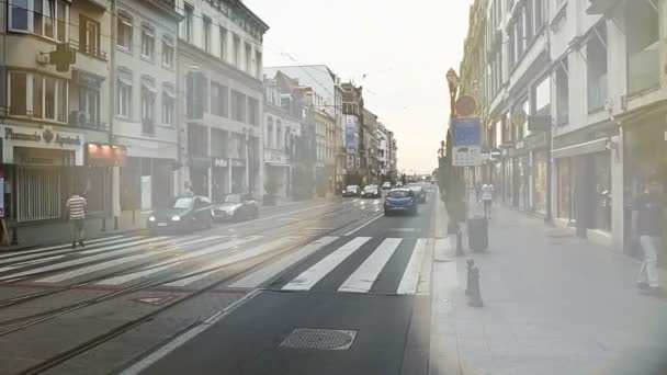 Singer loja de costura na rua de Bruxelas — Vídeo de Stock