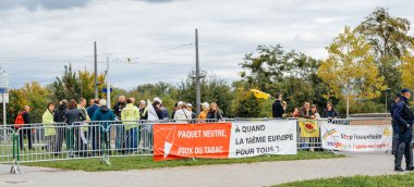 tobacconists buralistes insanlar Europe önünde protesto
