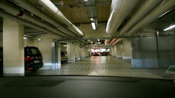 Recherche d'espace libre dans le parking — Video