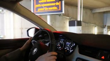 Yer altı otoparkı girme