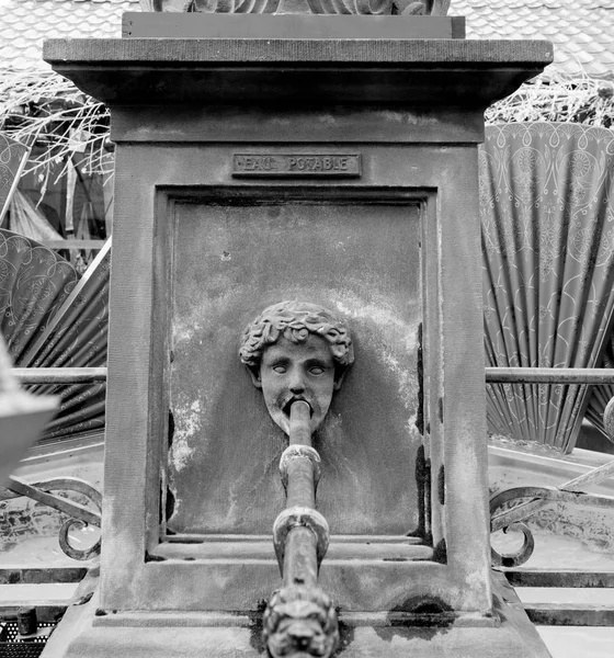 Safe to drink water from water fountain mulhouse — Stock Photo, Image