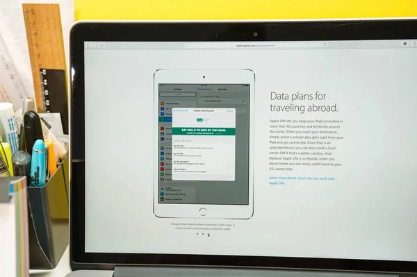 "Let US pętli można w" iphone Se i 9.7" ipad Apple Pro Event v — Zdjęcie stockowe