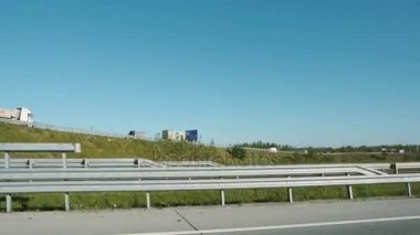 Otoyol sürüş kamyonlar ile