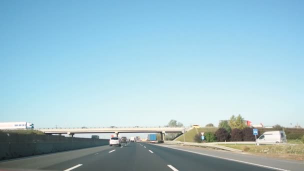 Autostrada con camion alla guida — Video Stock