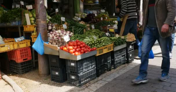 Stand Mit Frischem Gemüse Auf Der Straße Der Stadt Griechenland — Stockvideo