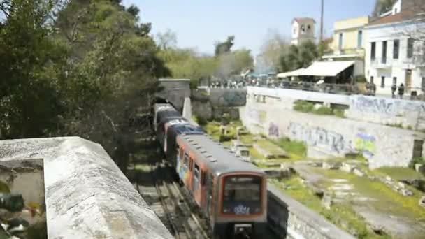 Προβολή Των Ανθρώπων Και Τρένο Εξωτερική Του Σιδηροδρόμων Καλοκαίρι — Αρχείο Βίντεο