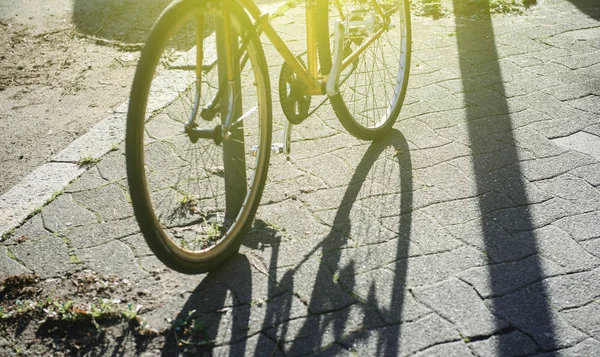 Filar parking pochylony samochodu w mieście — Zdjęcie stockowe