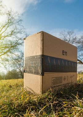 Park Bahçe bir dron tarafından Amazon Prime teslimi 