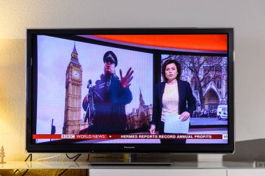 Bbc haber kanalı canlı Westminster Bridge sahneleri raporlama 