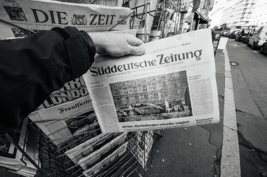 Adam Sddeutsche zeitung gazetesi basın kiosk üzerinden satın