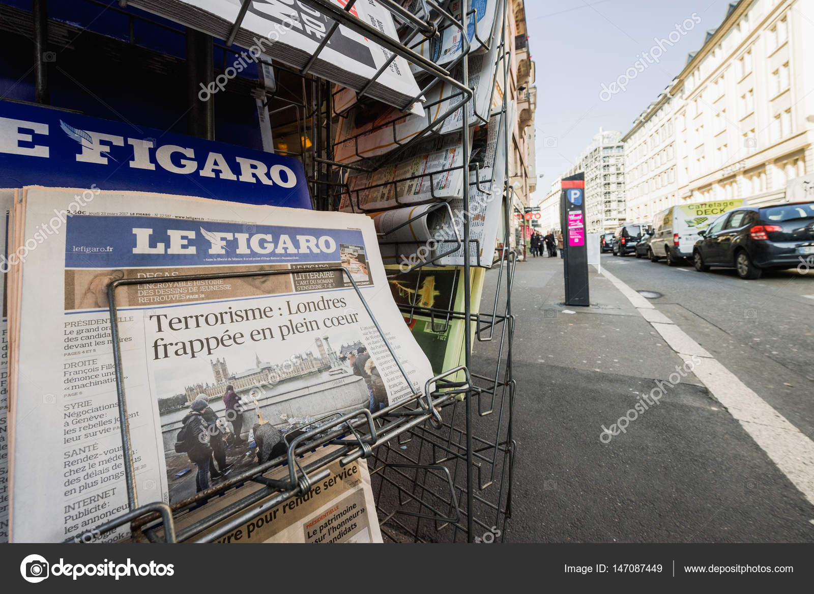 ロンドン攻撃の後プレス キオスクから le figaro 新聞 ストック編集用