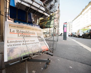 Le Republicain Lorrain Fransız gazetesi L sonra basın kiosk üzerinden