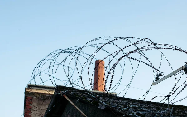 Security wall barber wiere permieter wall — Stock Photo, Image