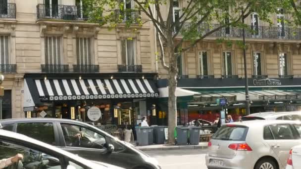 Voiture passant sous la bannière électorale — Video