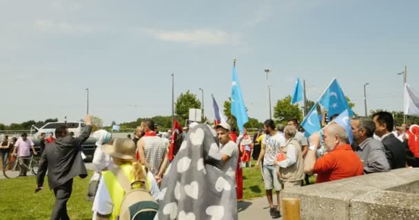 Strasbourg Francia Circa 2015 Activistas Derechos Humanos Uigures Vigilados Por — Vídeos de Stock