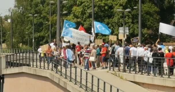 Strasbourg França Circa 2015 Ativistas Direitos Humanos Uigures Vigiados Pela — Vídeo de Stock