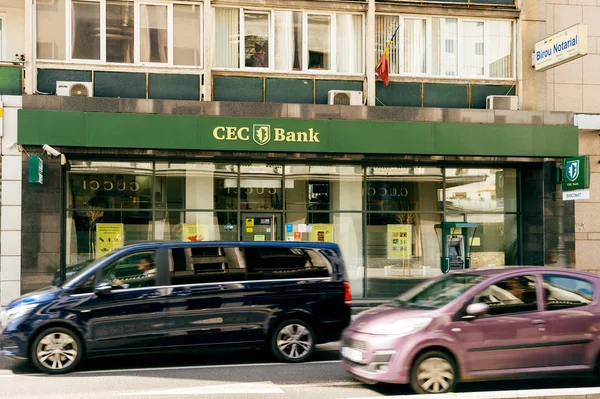 CEC bank agency branch with cars driving in front of it — Stock Photo, Image