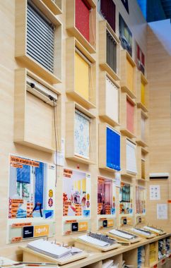 Windows güneşlikler DIY mağazasında