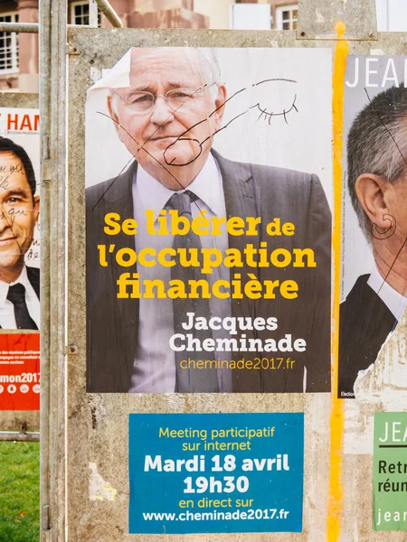 法国总统选举竞选海报破坏 — 图库照片