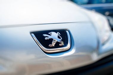 Peugeot araba logosu 