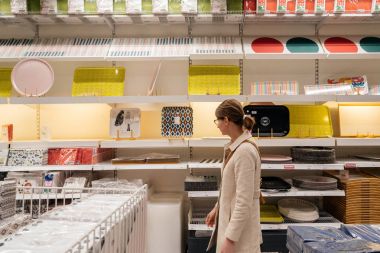 IKEA mobilya mağaza alışveriş kadın