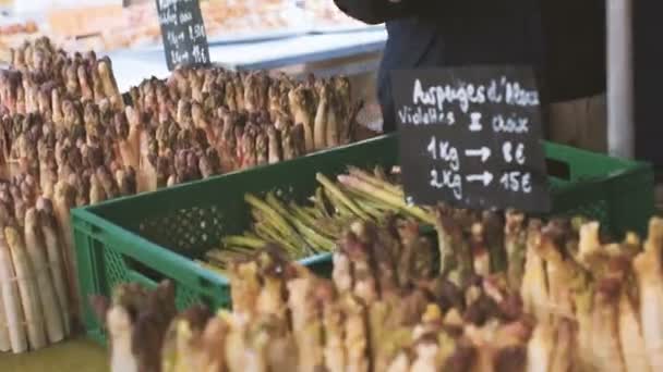 Donna shopping al mercato — Video Stock