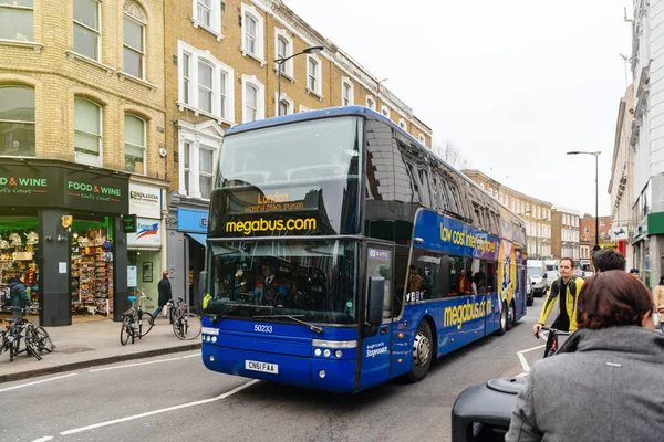 Megabus low-cost autobus v Londýně — Stock fotografie