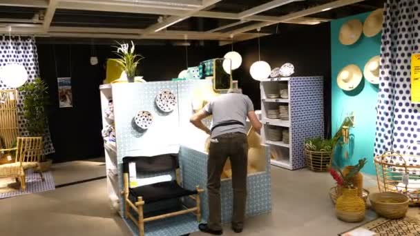 Πελάτες κατάστημα επίπλων IKEA — Αρχείο Βίντεο