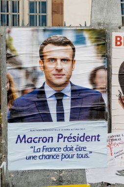 Emmanuel Macron posterleri resmi kampanya