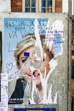 Marine Le Pen posterleri resmi kampanya