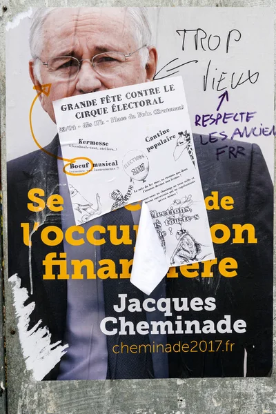 프랑스 대통령 선거 캠페인 포스터 파괴 — 스톡 사진