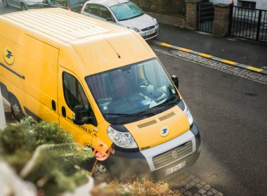 Posta minibüsü teslimatı La Poste