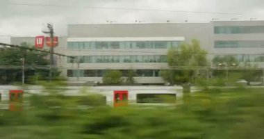 Tren penceresinden görüntüleyin. tren ile seyahat eden konsept 