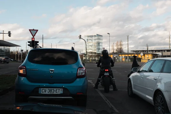 Kehl Deutschland Februar 2017 Blick Auf Autos Auf Der Stadtstraße — Stockfoto