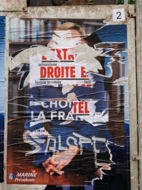 Marine Le Pen poster ikinci oylama yuvarlak Fransa baş tahrip