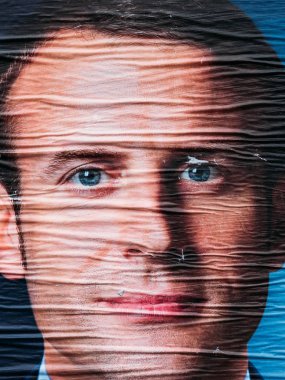Emmanuel Macron portre ikinci turda Fransız Cumhurbaşkanlığı sırasında