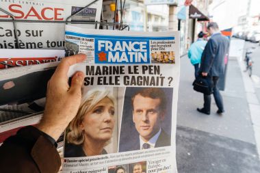 Fransa Matin Emmanuel Macron ve kapak üzerinde Marine Le Pen ile 