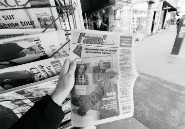 L'Ami Hebdo Fransız cumhurbaşkanlığı seçimleri adam hakkında basın satın 