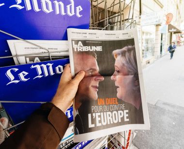 La Tribune uzatma işaretli ve Le Pen basın satın 