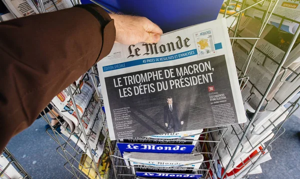Le monde with President 's Challenges Emmanuel Macron after elect — стоковое фото