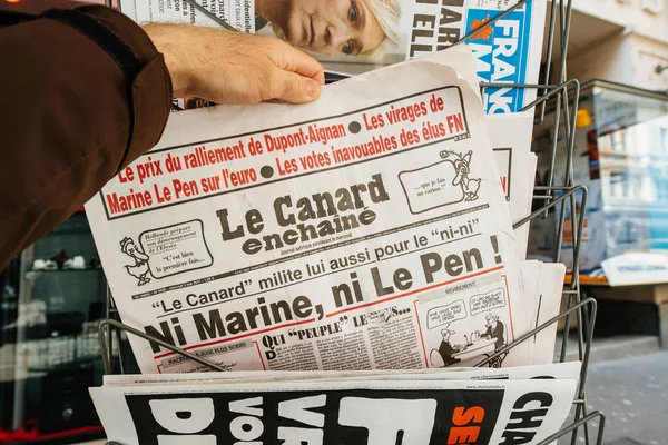Ni Marine Ni Le Pen, le canard enchaine — стокове фото