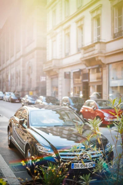 Luxe Mercedes-Benz Cls auto geparkeerd op een straat in Frankrijk — Stockfoto