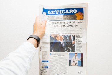 Le Figaro gazetesinde Emmanuel uzatma işaretli ilk pa holding adam