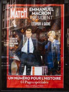 Emmanuel Macron karısı Brigitte Trogneux Paris Match p ile